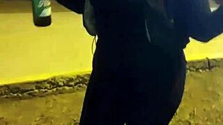 Znam tę dojrzałą dziwkę na imprezie