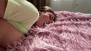 Sorellastra Cavalca Forte il Fratellastro Finché Non La Riempie. Ce la Fai?