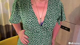 British mom Candy's solo pleasurable journey with a toy - Oldnanny