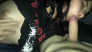 mi hermanastra invita a su cuarto para una visita privada