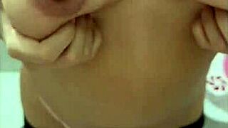 زوجة مصرية تتعرى وتنيك بقوة من صديق زوجها