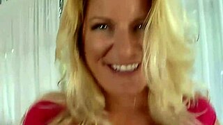 Amateur MILF Housewife Cougar in Wet XXX Action
