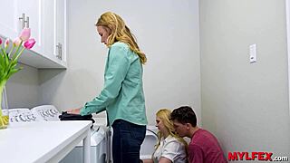 ميليكس - أمهات ساخنات يقدمن مؤخراتهن في ثلاثية حارة في غرفة الغسيل