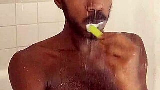 ブロンドが寮でキスをシェア