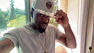 Druipt van het sperma terwijl Rome Major Yum The Boss van binnen vult