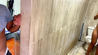 พี่สาวเลี้ยงชาวเม็กซิกันโดนจับตอนอาบน้ำ เต็มไปด้วยน้ำเงี่ยนในทุกรู