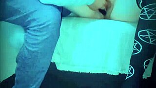 Que rico lengua en mi culo!