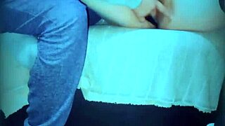 كم لذيذ اللسان في شرجي!