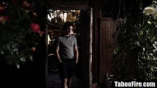 زوجة أبي الناضجة تبحث عن المال تغري العائلة في ثلاثي محرم