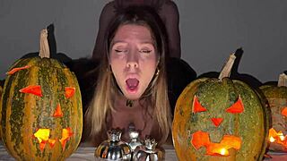 Squirt on halloween, hold your cum!