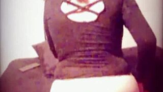 wife flashes belly in pantyhose while muff diving with brother-in-law