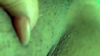 Sola en casa, masturbating my shaved pussy