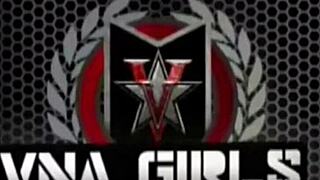 Sara Jay se excită singură cu jucării și acțiune udă