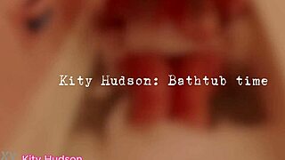 Kity Hudson Goda di Bak Mandi dengan Kurva Rapi dan Gerakan Nakal