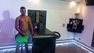 Suzie Slut and lover Bruninho Bombom hit motel for raw action.