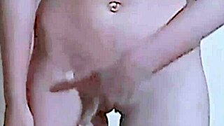 Indian teen gets romantic floor sex with desi college girlfriend, ending in hot creampie.