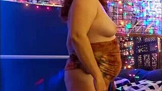 Hotwife Steffi Does Dirty Pussy Dance 😈