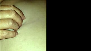 Dildo Regangkan Memek Berbulu Istri BBW Duca Sambil Jerit Mainan Liar