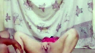 my arabic yemeny wife shows off her sexy ass