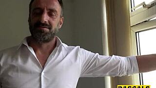 Throated Fetisch MILF Sub deepthroatet Monster Schwanz in HD Action