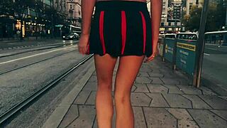 Étudiante française Candie Luciani prend une grosse bite noire dans un tour sauvage