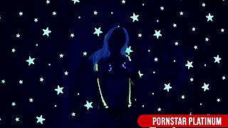 Blonde mature bodybuilder leya falcon interacts with rob piper in homemade close-up