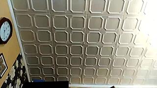 Whoa, mau nyelam ke memek matang berbulu ini di aksi jilat POV?