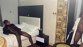 شرجي عايز زب أسود كبير