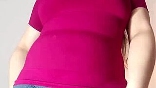 Latina Stepmom Shows Off Giant Cameltoe in Tight Leggings