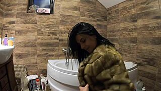 Milfycalla Pee Play in Bathtub with Fur Coat