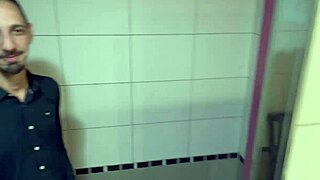 Bar Brasil dengan Celana Dalam Gantung di Langit-langit!