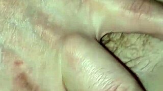 Milf rubs cum into cervix to get pregnant