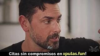 Dos tíos machacan a sumisa rubia española sexy en doble penetración