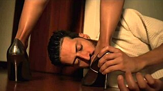 Fetiche de pies y un follada salvaje en la primera cita en tinder