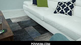 POVمام - أم مثيرة زوجة الأب عارية أرماني دريم تأمر ابن زوجها بضرب محرم