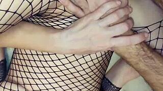 広がった穴とスパンキングされたお尻、クローズアップアクションが見たい？