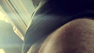 นักเรียนเอเชียกลางแจ้งเผชิญโดมิเนชั่นอังกฤษป่าเถื่อน