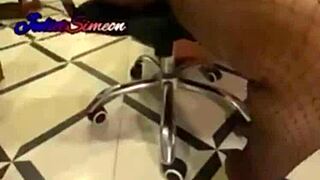 أجد حلاوة الحياة في كسي الرطب