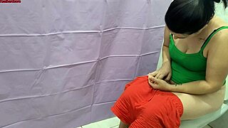 Peguei O Enteado Se Masturbando No Banho Enquanto Eu Fazia Xixi Ele Queria Experimentar O Meu Big Milf Ass Puma