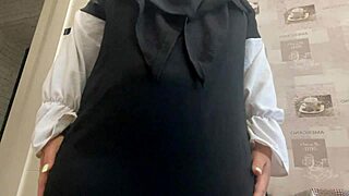 ميليف سورية تتحرش بكسها في الملابس الداخلية.