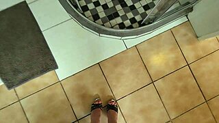 My boyfriend cums on my feet, i love it.