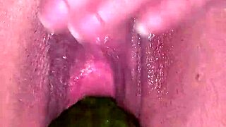 Esposa puta chorrea y moja todo en video casero