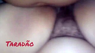 Gozando gostoso na buceta peluda