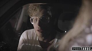 Теоретик на конспирации среща секси извънземна за луда езда