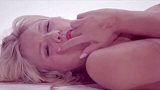 Blonde Milf Masturbated Her Shaved Pussy in Wild Solo Scene!