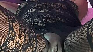 Ebony milf gapes pussy on sex machine