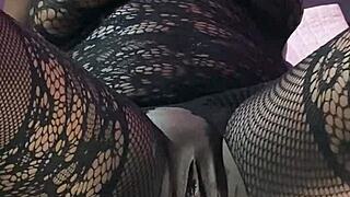 Ebony milf gapes pussy on sex machine