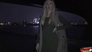 Tysk scout samler kurvet Marie Cherie op til første hård casting knep i Berlin 😍