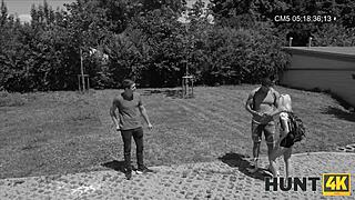 Hunt4k Deal Uang untuk Fun Milf Dicukur