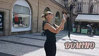 Tourist spots Dominno and fucks her in hotel